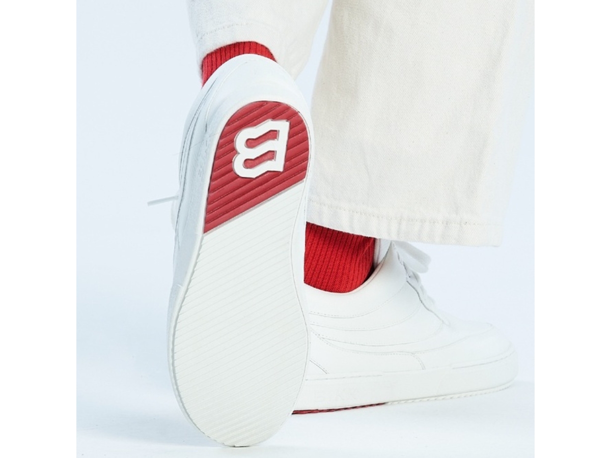 https://d2cva83hdk3bwc.cloudfront.net/bikk--the-fool--white-leather-sneakers-7.jpg
