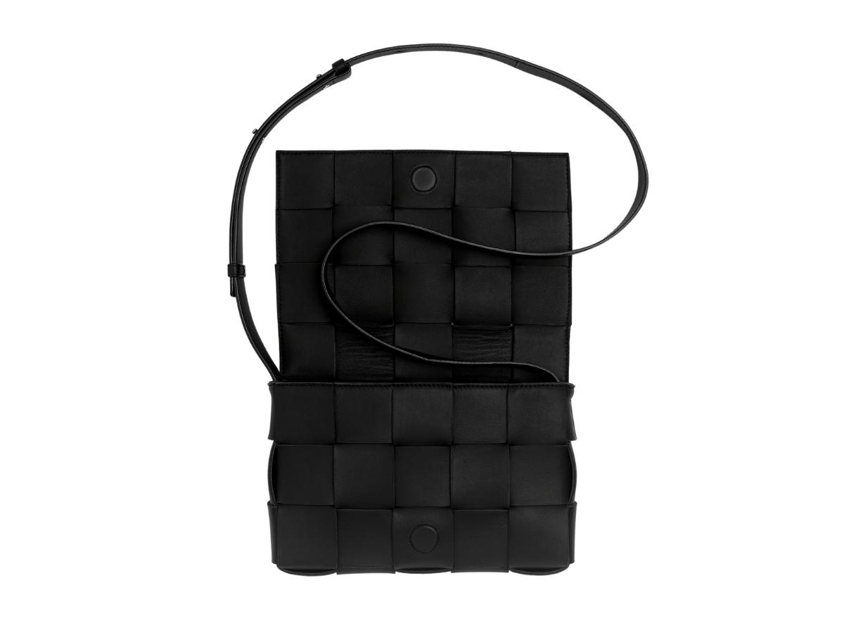 https://d2cva83hdk3bwc.cloudfront.net/botteaga-veneta-cassette-in-intreccio-leather-with-gold-finish-black-3.jpg