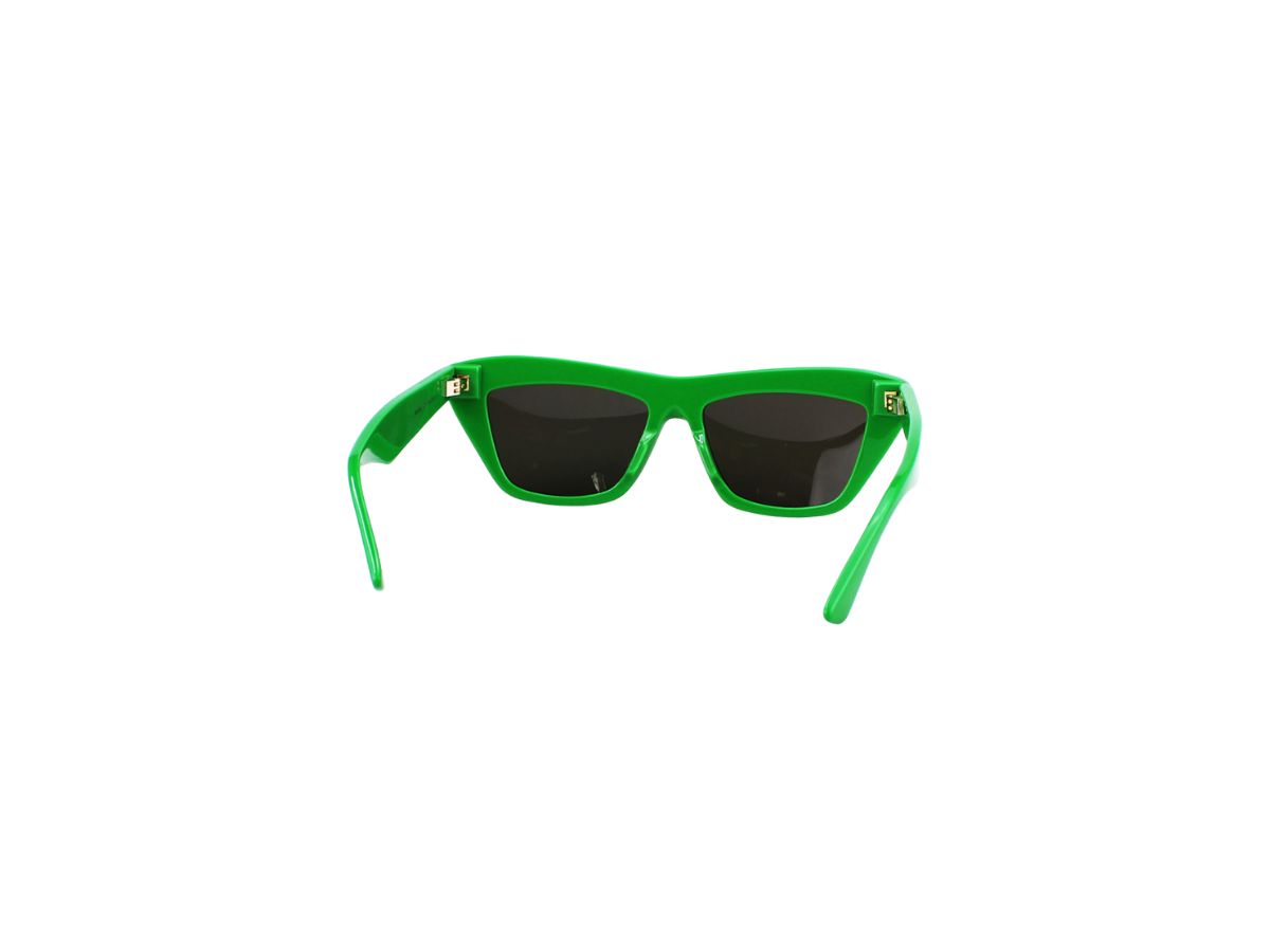 https://d2cva83hdk3bwc.cloudfront.net/bottega-veneta-bv1121s-sunglasses-in-green-plastic-frame-with-grey-lens-4.jpg