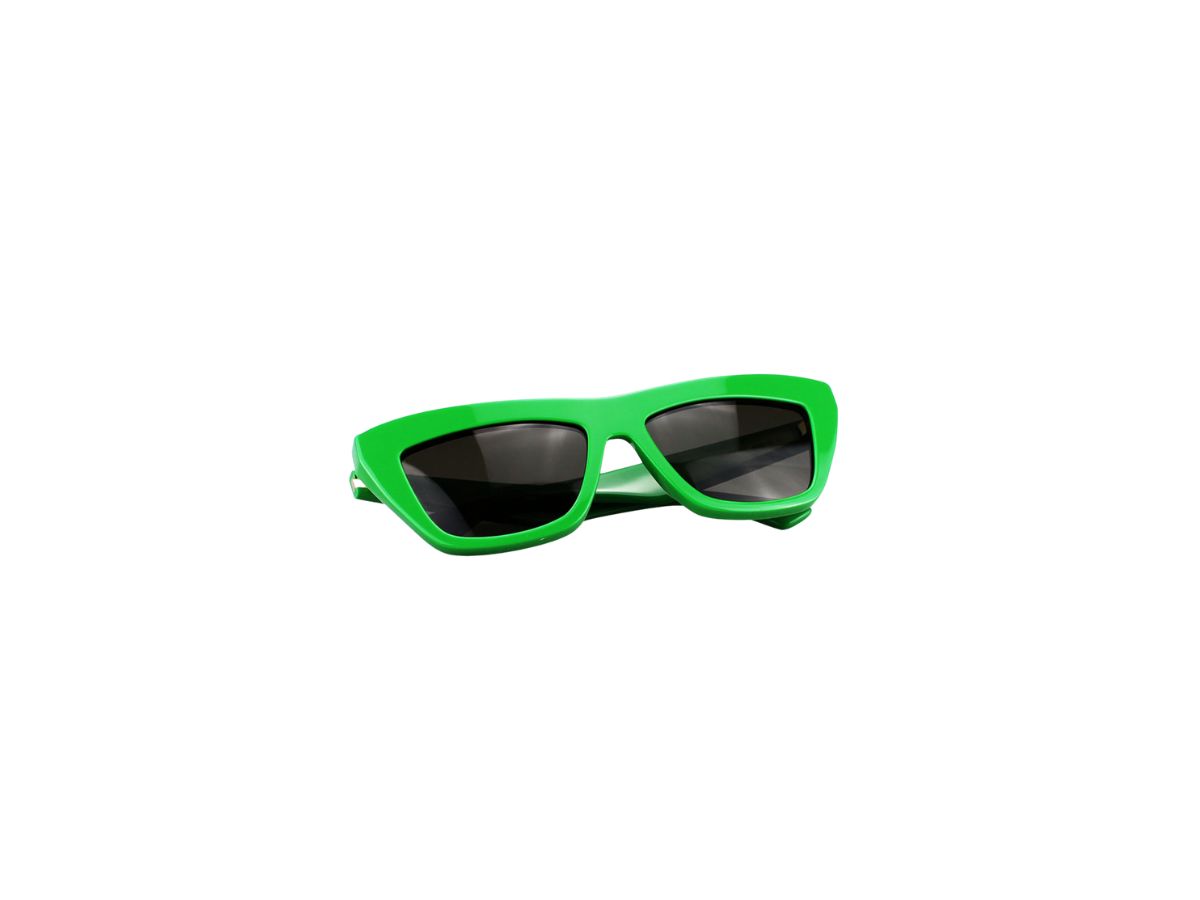 https://d2cva83hdk3bwc.cloudfront.net/bottega-veneta-bv1121s-sunglasses-in-green-plastic-frame-with-grey-lens-6.jpg
