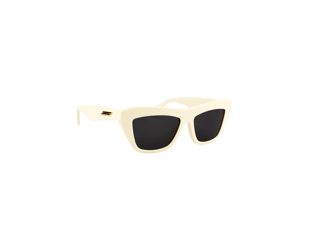 https://d2cva83hdk3bwc.cloudfront.net/bottega-veneta-bv1121s-sunglasses-in-ivory-plastic-frame-with-grey-lens-3.jpg