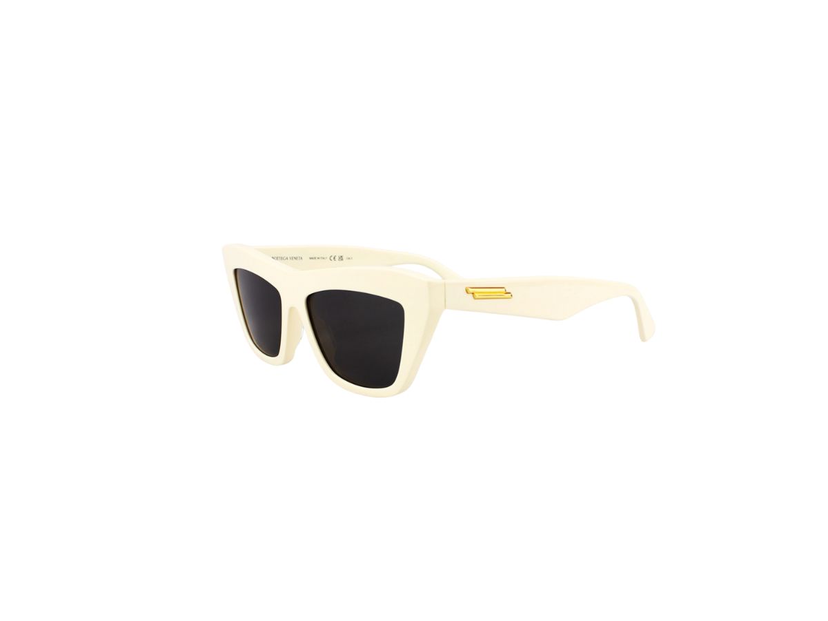 https://d2cva83hdk3bwc.cloudfront.net/bottega-veneta-bv1121s-sunglasses-in-ivory-plastic-frame-with-grey-lens-5.jpg