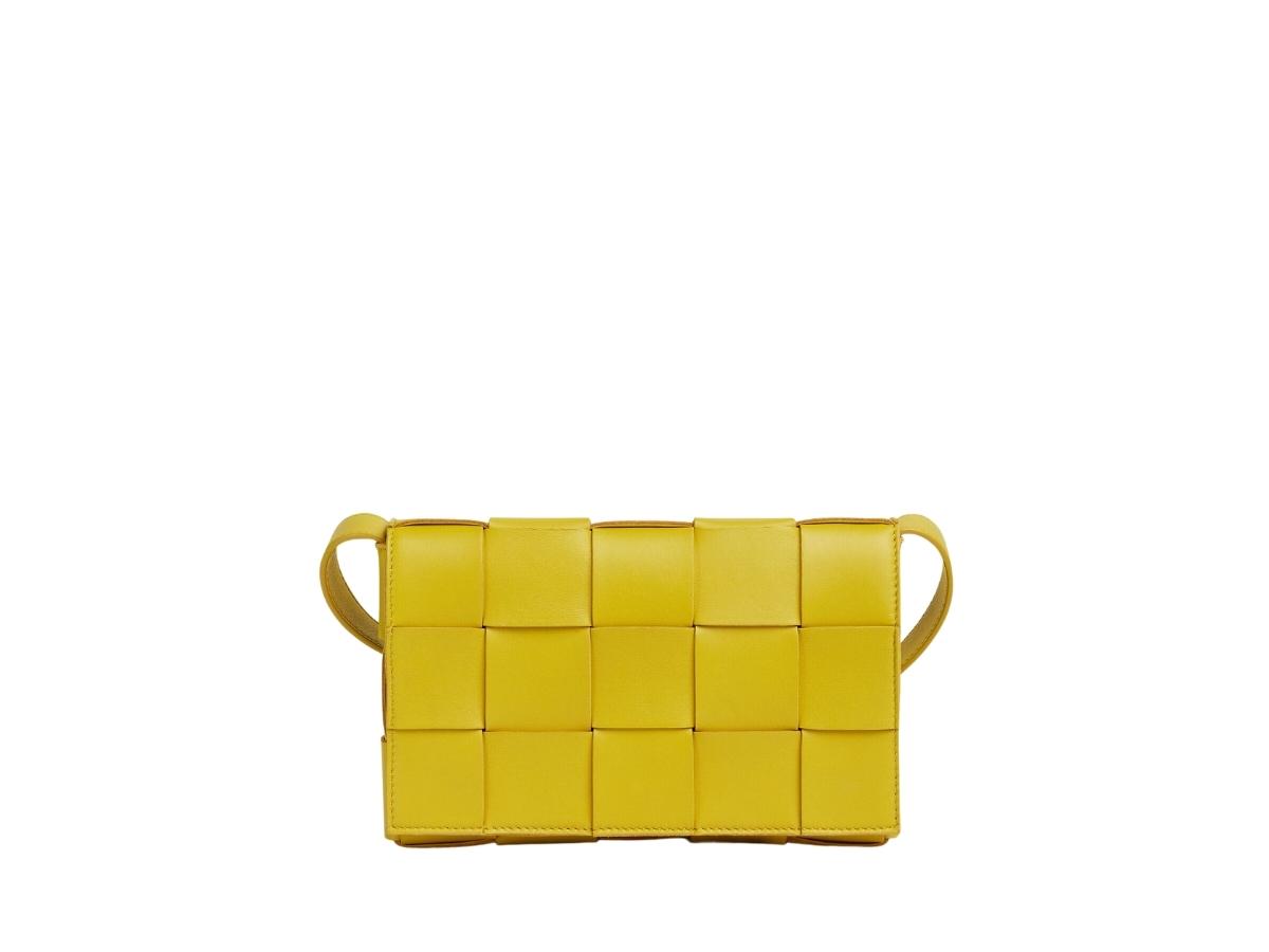 https://d2cva83hdk3bwc.cloudfront.net/bottega-veneta-cassette-in-intreccio-leather-with-gold-finish-hardware-pollen-1.jpg