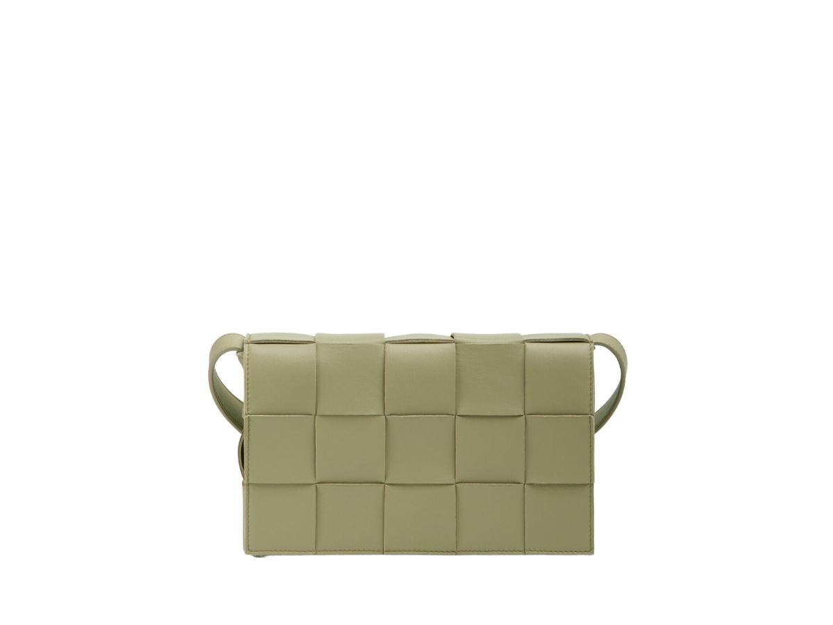 https://d2cva83hdk3bwc.cloudfront.net/bottega-veneta-cassette-in-intreccio-leather-with-gold-finish-hardware-travertine-1.jpg