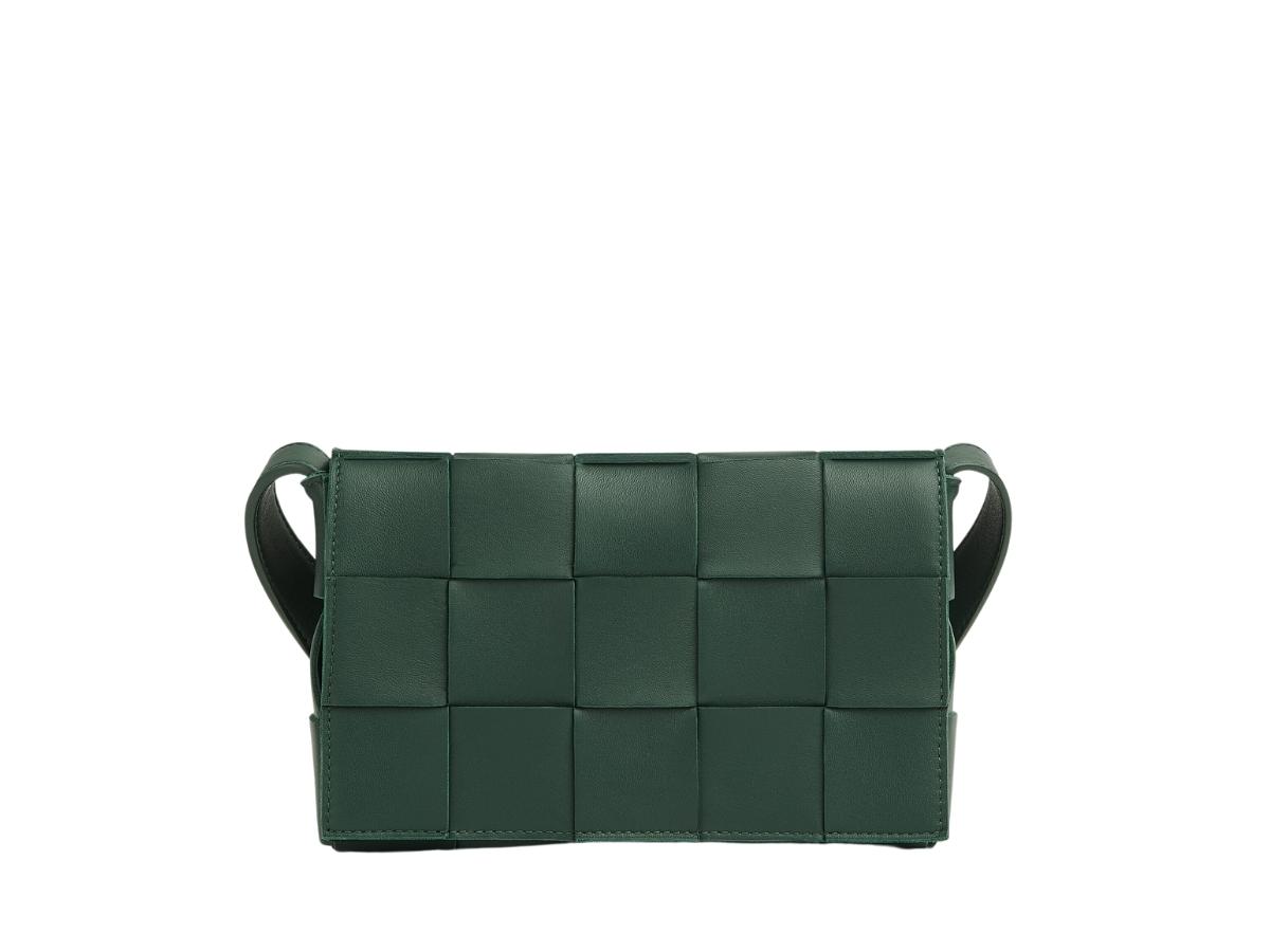 https://d2cva83hdk3bwc.cloudfront.net/bottega-veneta-cassette-in-intreccio-leather-with-gold-finish-raintree-1.jpg