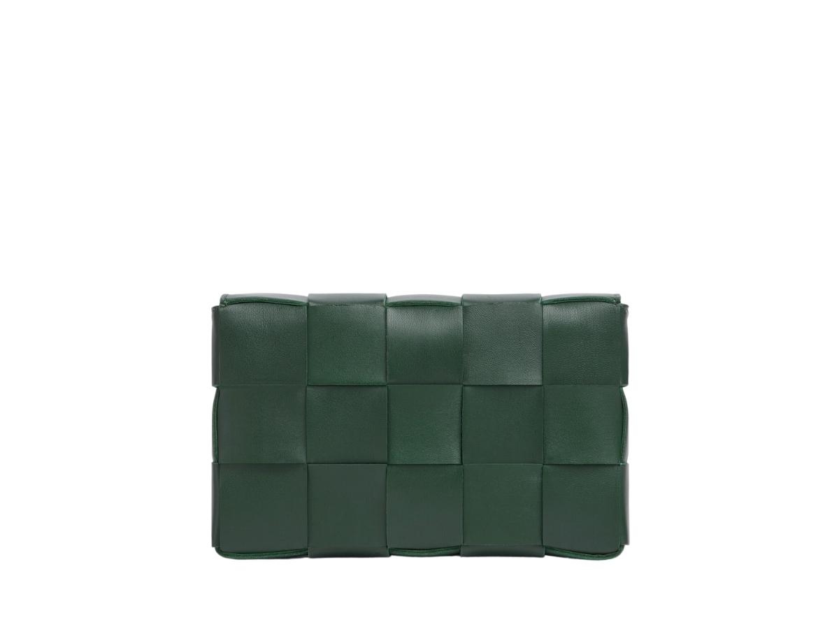 https://d2cva83hdk3bwc.cloudfront.net/bottega-veneta-cassette-in-intreccio-leather-with-gold-finish-raintree-2.jpg
