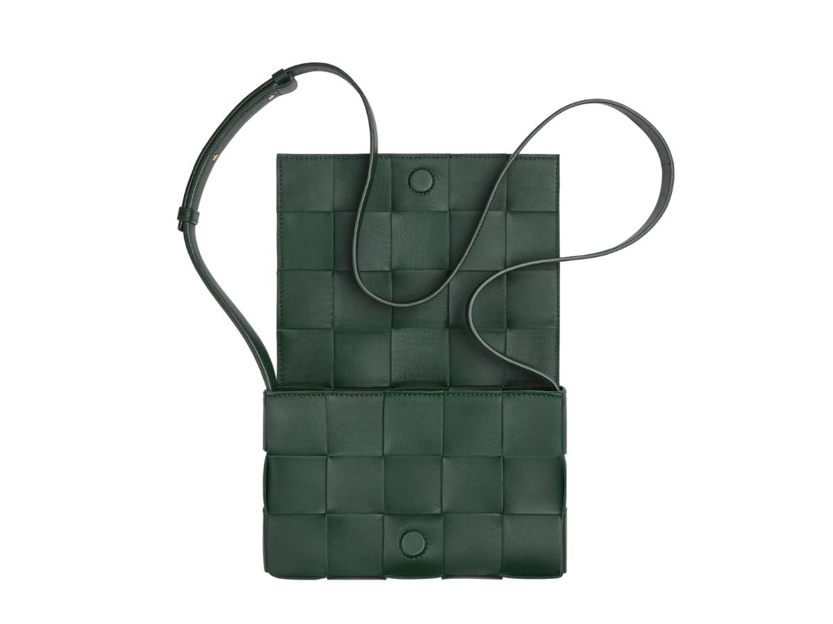 https://d2cva83hdk3bwc.cloudfront.net/bottega-veneta-cassette-in-intreccio-leather-with-gold-finish-raintree-3.jpg