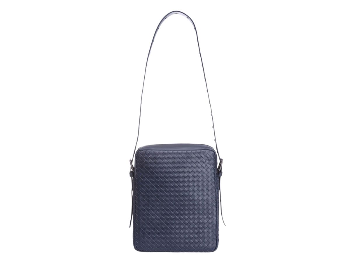 https://d2cva83hdk3bwc.cloudfront.net/bottega-veneta-crossbody-bag-3.jpg