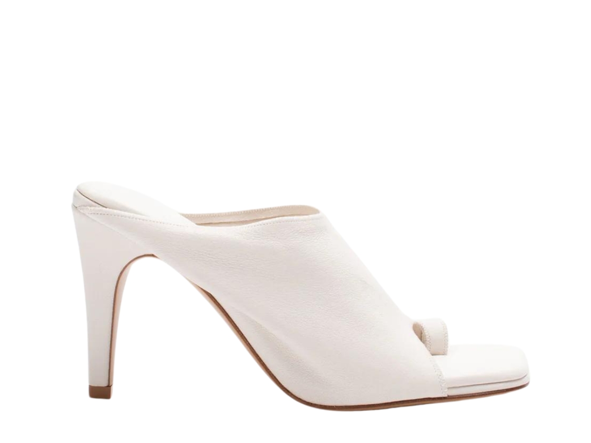 https://d2cva83hdk3bwc.cloudfront.net/bottega-veneta-mule-heel-toe-ring-in-leather-white-1.jpg