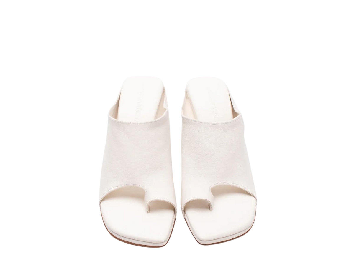 https://d2cva83hdk3bwc.cloudfront.net/bottega-veneta-mule-heel-toe-ring-in-leather-white-3.jpg