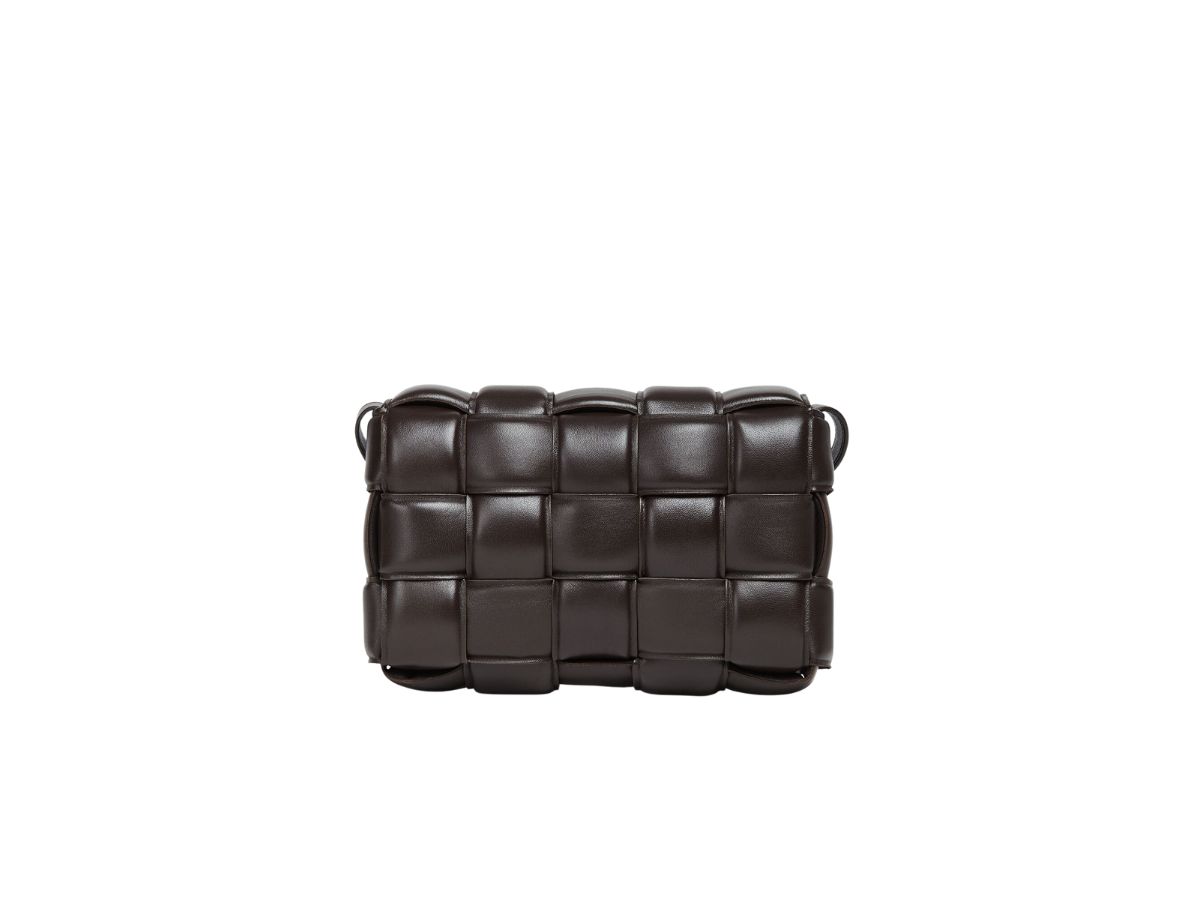 https://d2cva83hdk3bwc.cloudfront.net/bottega-veneta-padded-cassette-in-intreccio-lambskin-leather-with-gold-finish-hardware-fondant-3.jpg
