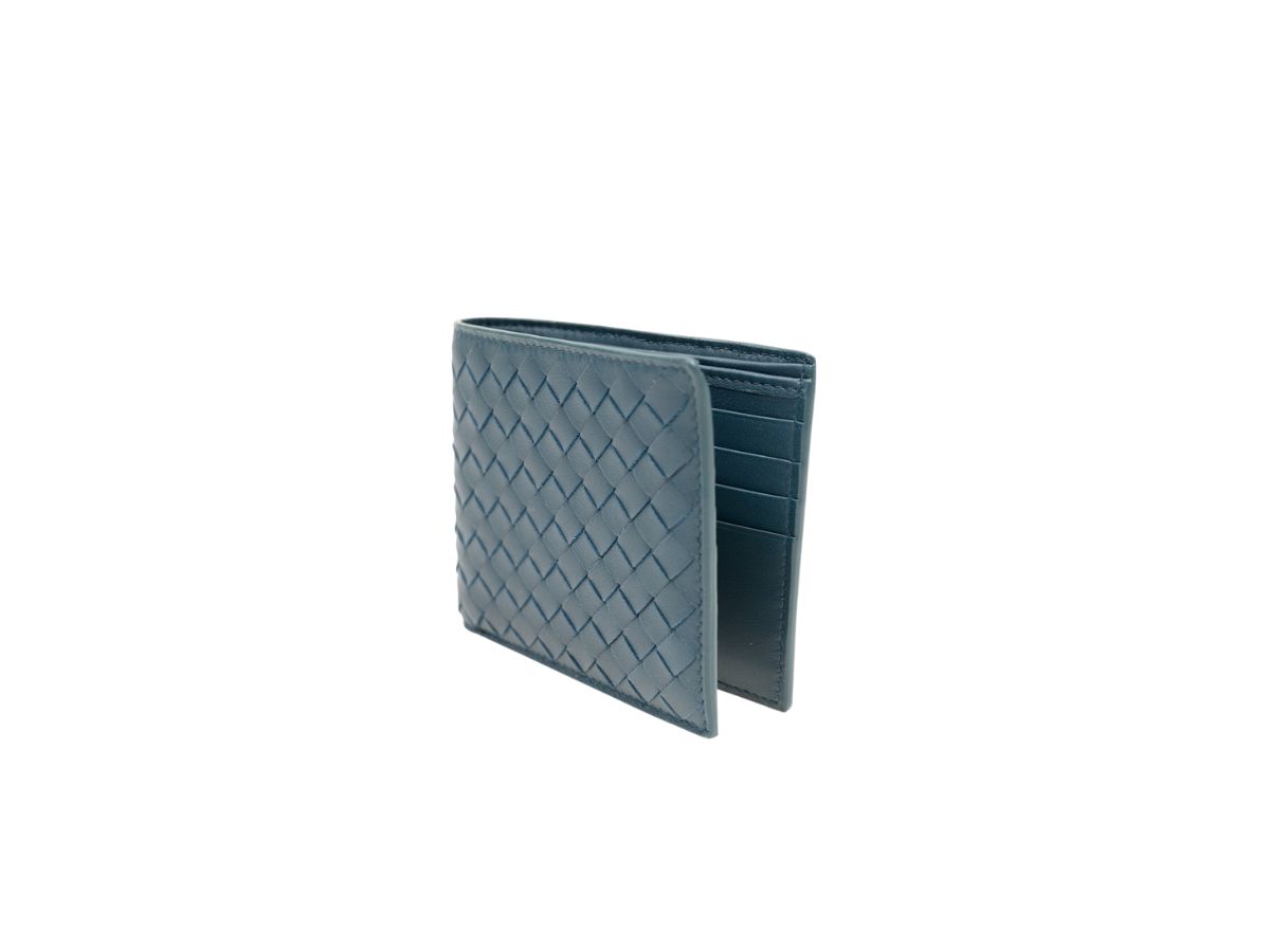 https://d2cva83hdk3bwc.cloudfront.net/bottega-veneta-short-8-cards-wallet-blue-2.jpg