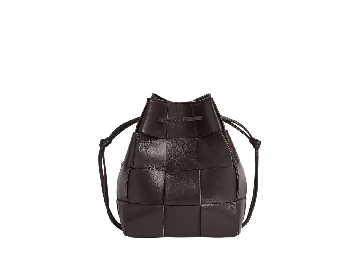 https://d2cva83hdk3bwc.cloudfront.net/bottega-veneta-small-cassette-bucket-bag-in-lambskin-fondant-1.jpg