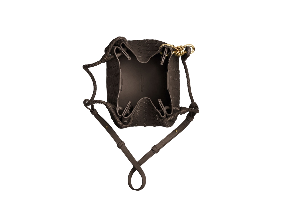 https://d2cva83hdk3bwc.cloudfront.net/bottega-veneta-small-parachute-in-lambskin-with-brass-finish-hardware-fondant-4.jpg