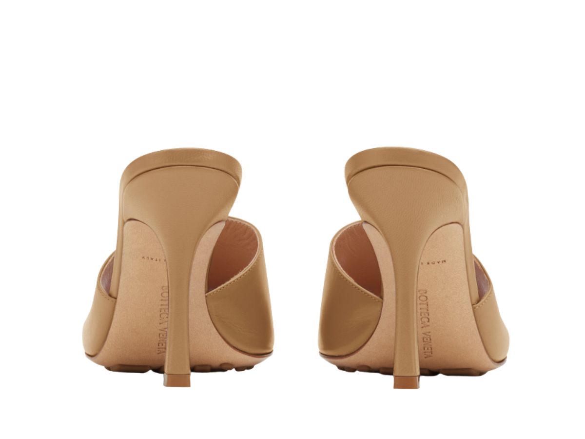 https://d2cva83hdk3bwc.cloudfront.net/bottega-veneta-stretch-mule-saddle-3.jpg