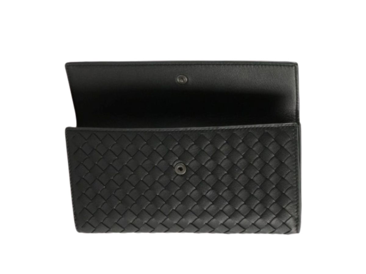 https://d2cva83hdk3bwc.cloudfront.net/bottega-veneta-wallet-women-black-2.jpg