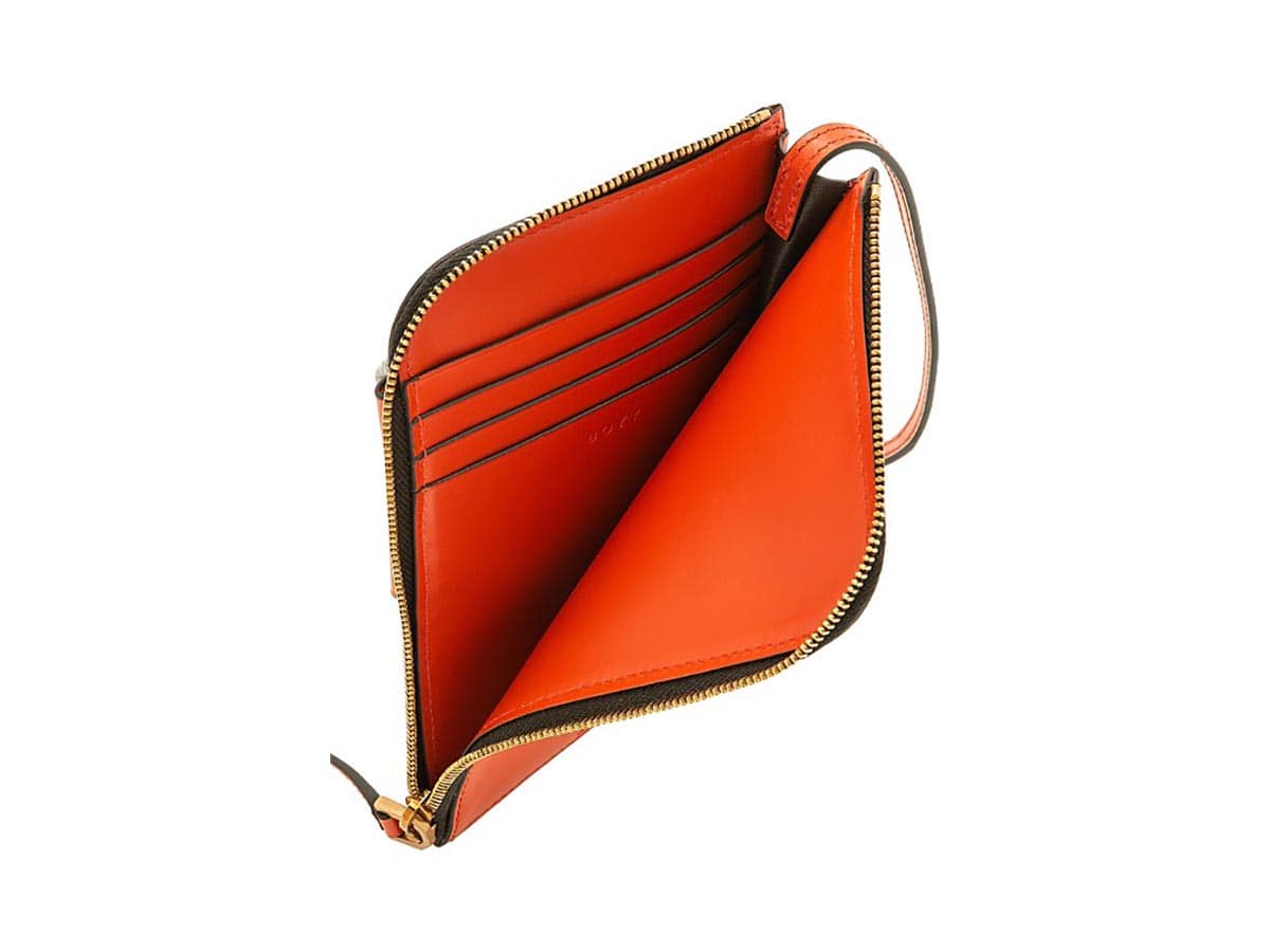 https://d2cva83hdk3bwc.cloudfront.net/boyy-buckle-crossbody-phone-case-sanmarzano-red-2.jpg