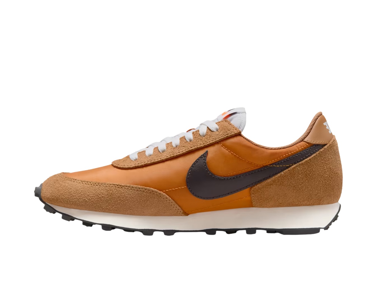 https://d2cva83hdk3bwc.cloudfront.net/bv7725-200-nike-daybreak-flax-monarch-2.jpg