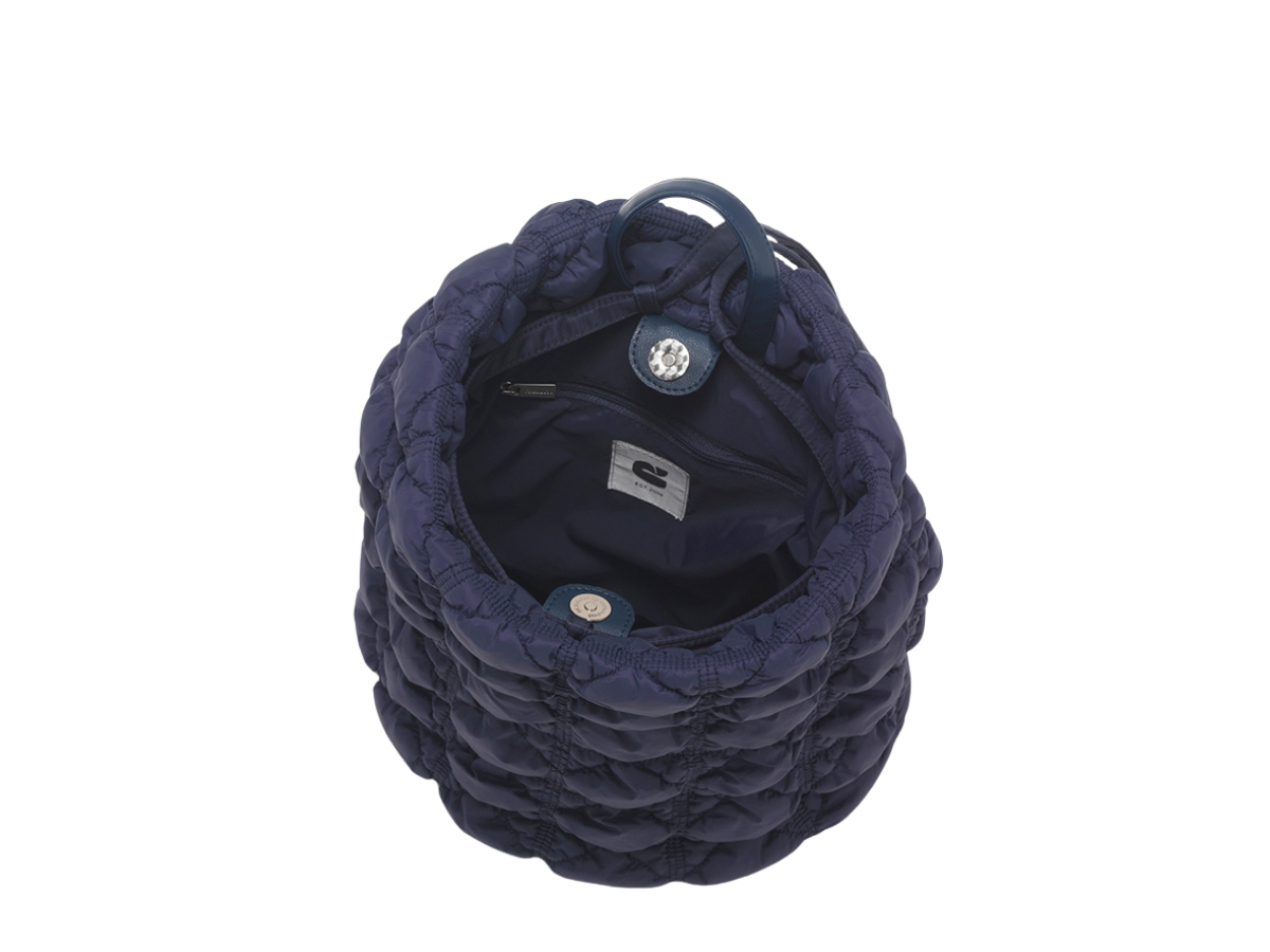 https://d2cva83hdk3bwc.cloudfront.net/carlyn-clover-backpack-navy-4.jpg