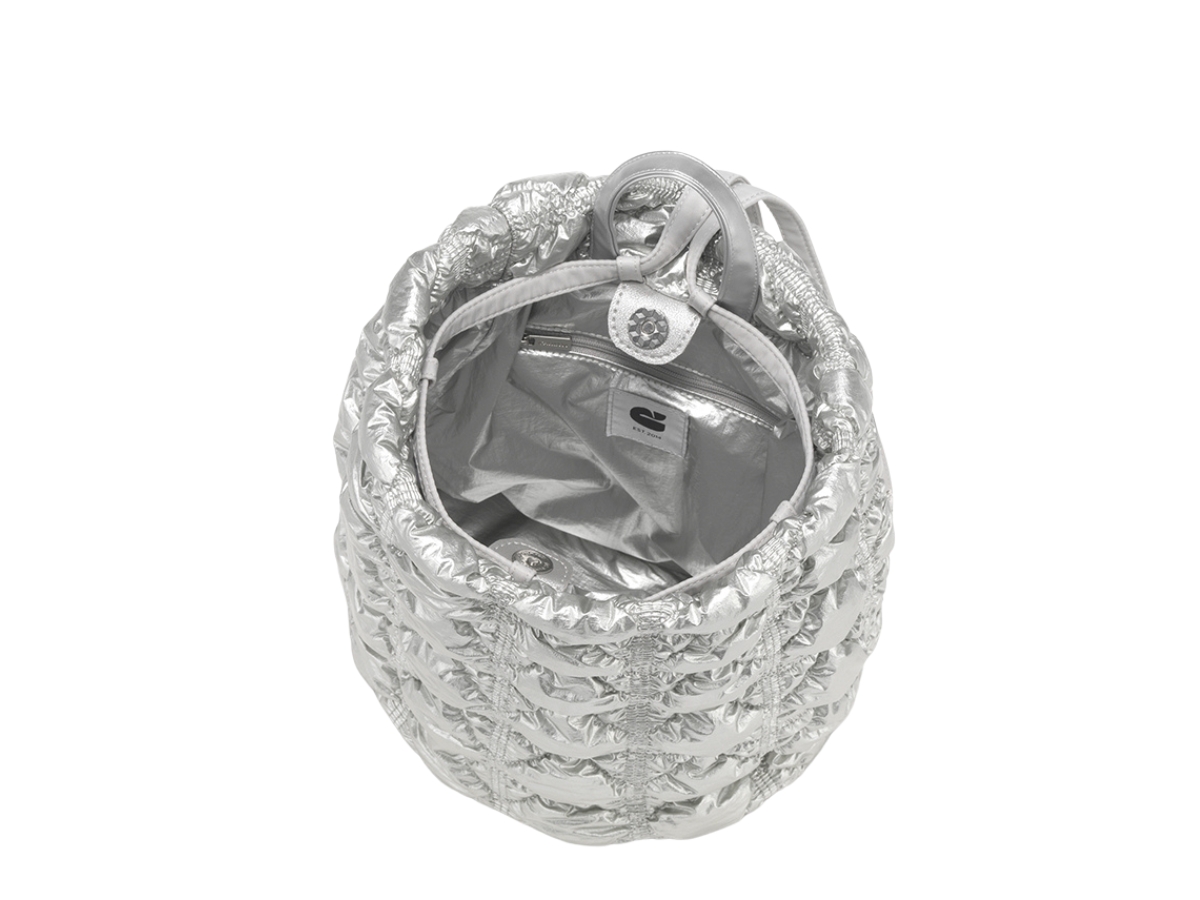https://d2cva83hdk3bwc.cloudfront.net/carlyn-clover-backpack-silver-4.jpg
