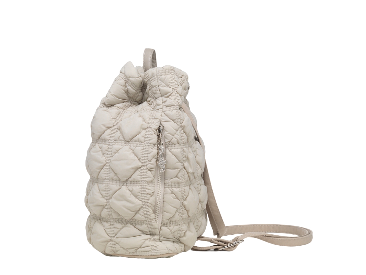 https://d2cva83hdk3bwc.cloudfront.net/carlyn-clover-backpack-spring-gray-3.jpg