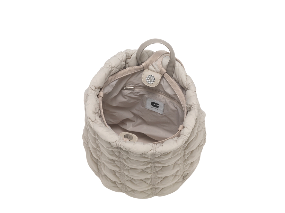 https://d2cva83hdk3bwc.cloudfront.net/carlyn-clover-backpack-spring-gray-4.jpg