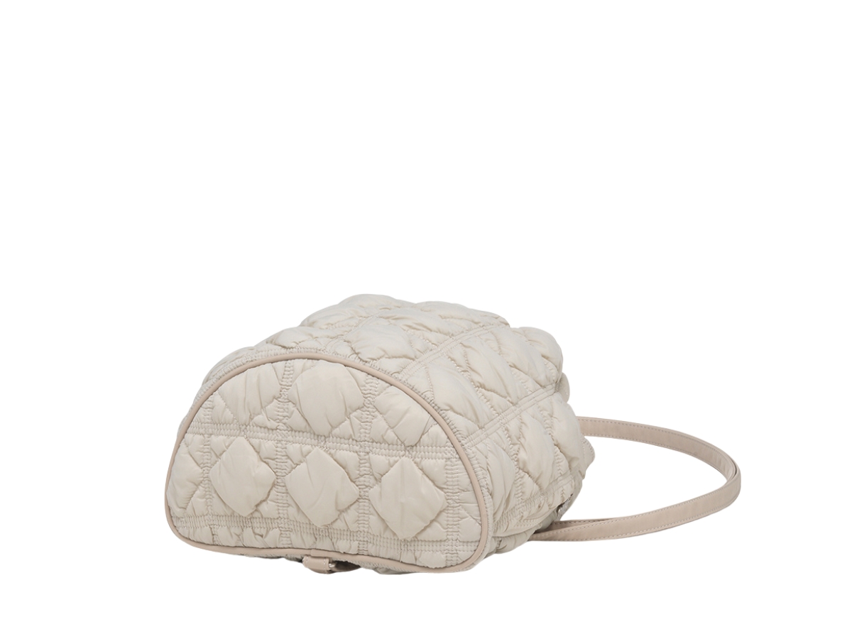 https://d2cva83hdk3bwc.cloudfront.net/carlyn-clover-backpack-spring-gray-5.jpg