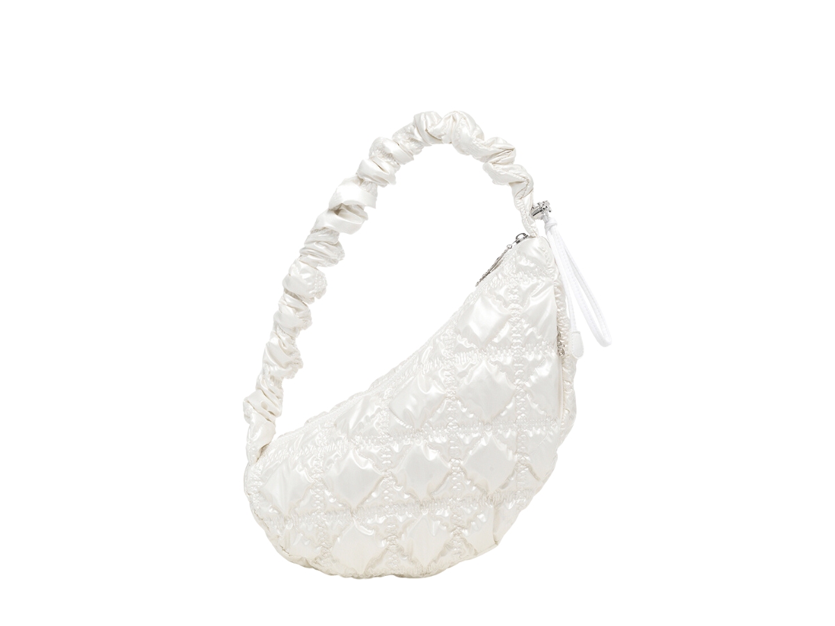 https://d2cva83hdk3bwc.cloudfront.net/carlyn-cozy-glow-in-polyester-pu-pearl-white-1.jpg