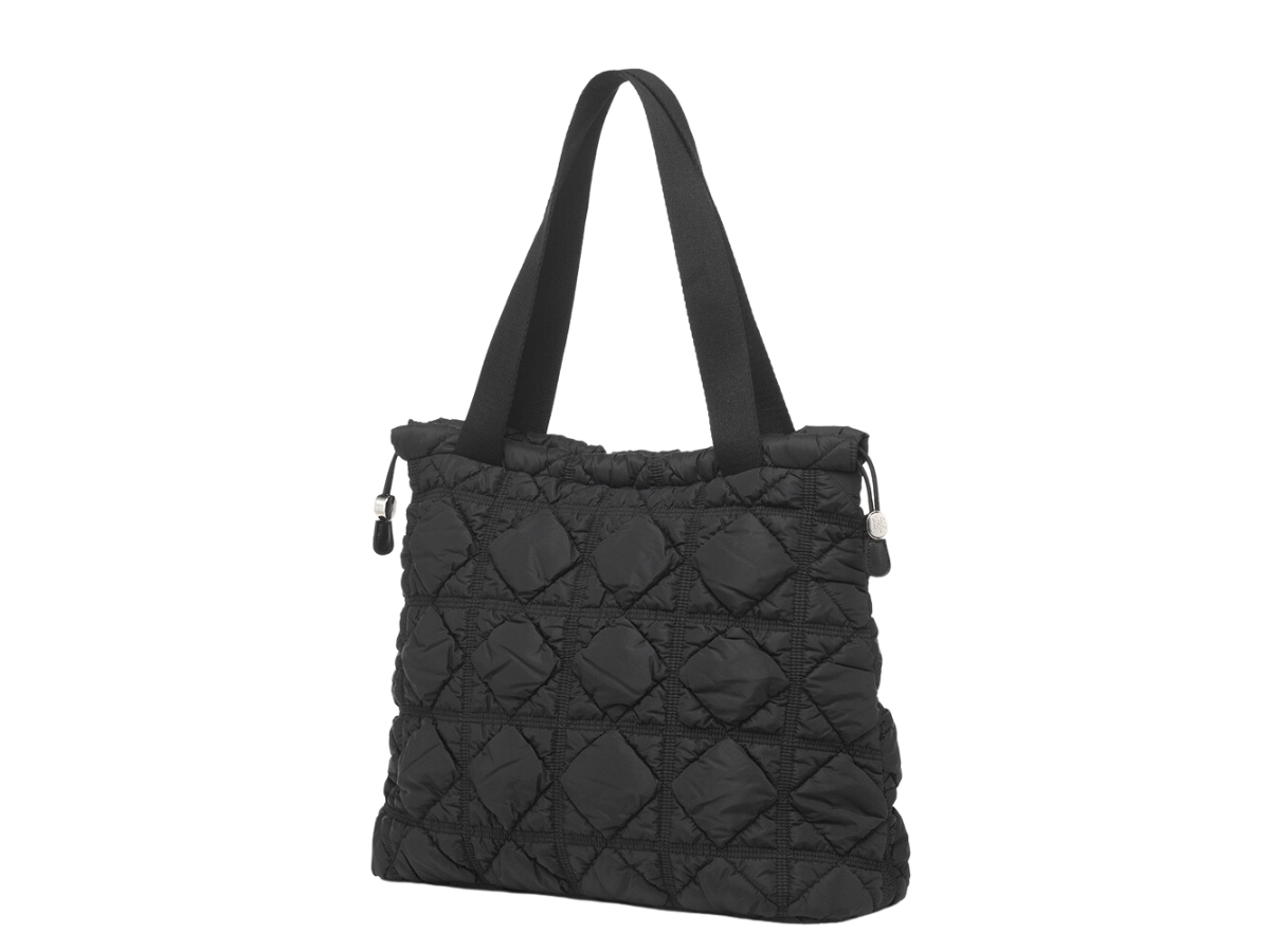 https://d2cva83hdk3bwc.cloudfront.net/carlyn-weekender-in-nylon-with-silver-hardware-black-2.jpg