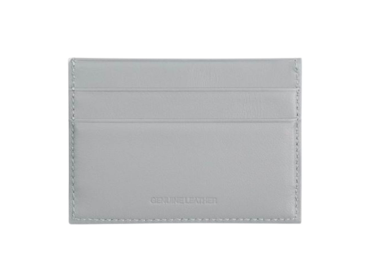 https://d2cva83hdk3bwc.cloudfront.net/carnival--card-holder-grey-ss22-2.jpg
