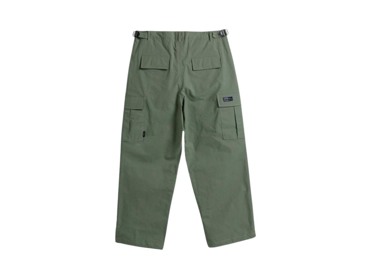 https://d2cva83hdk3bwc.cloudfront.net/carnival-cargo-pants-green-ss24-2.jpg