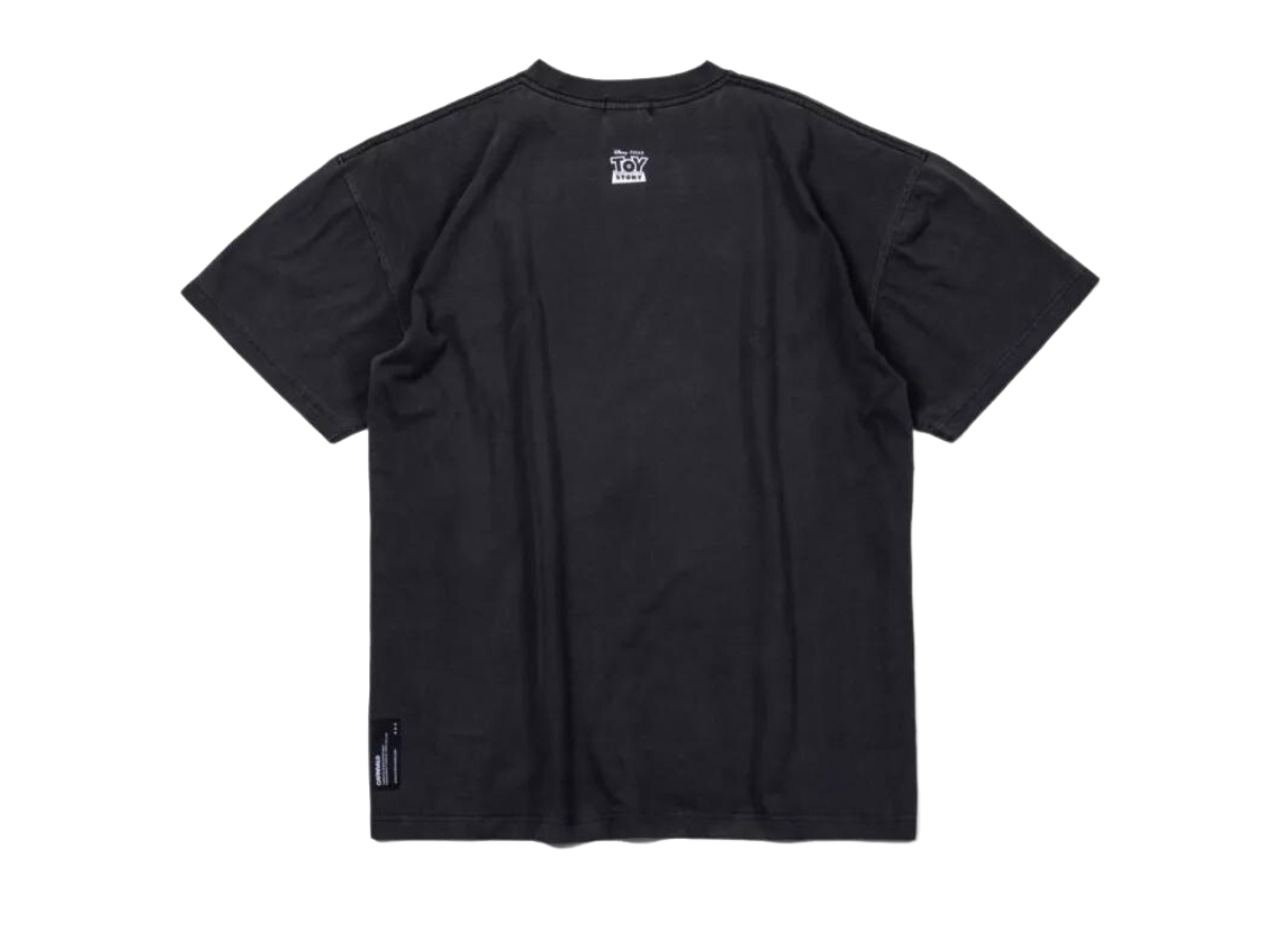 https://d2cva83hdk3bwc.cloudfront.net/carnival-x-toy-story-scud-oversized-t-shirt-black-2.jpg
