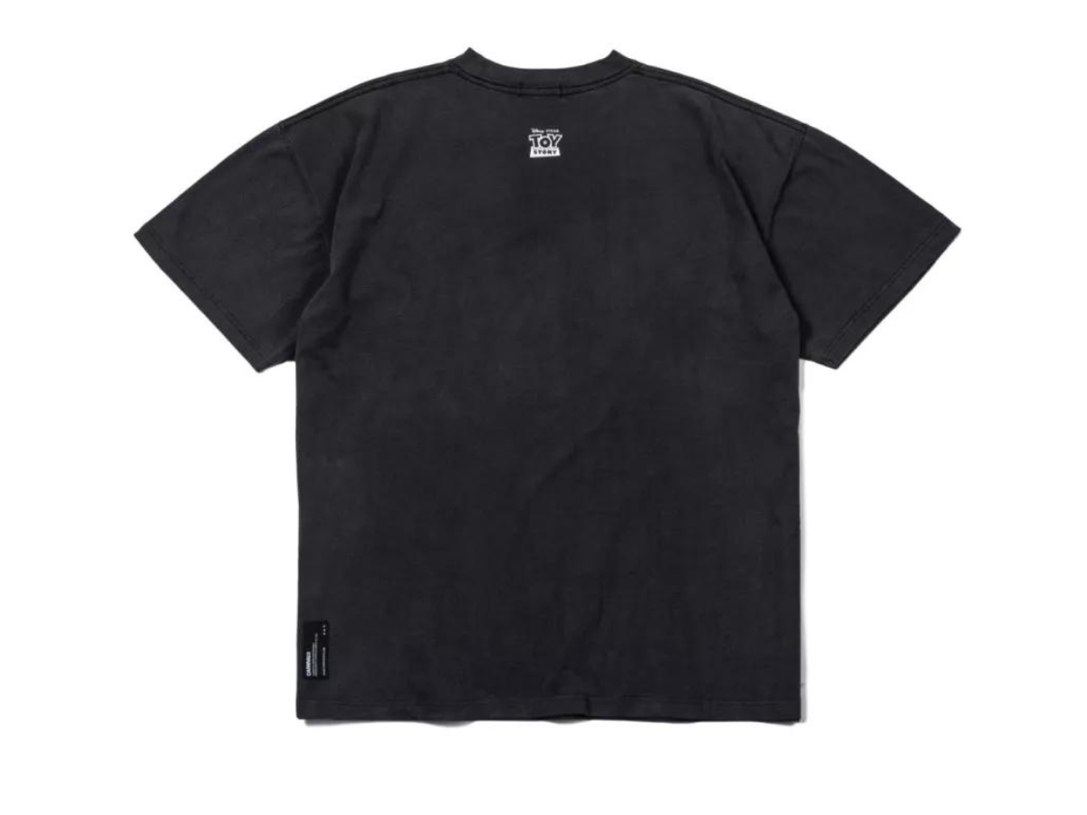 https://d2cva83hdk3bwc.cloudfront.net/carnival-x-toy-story-skull-oversized-t-shirt-black-2.jpg