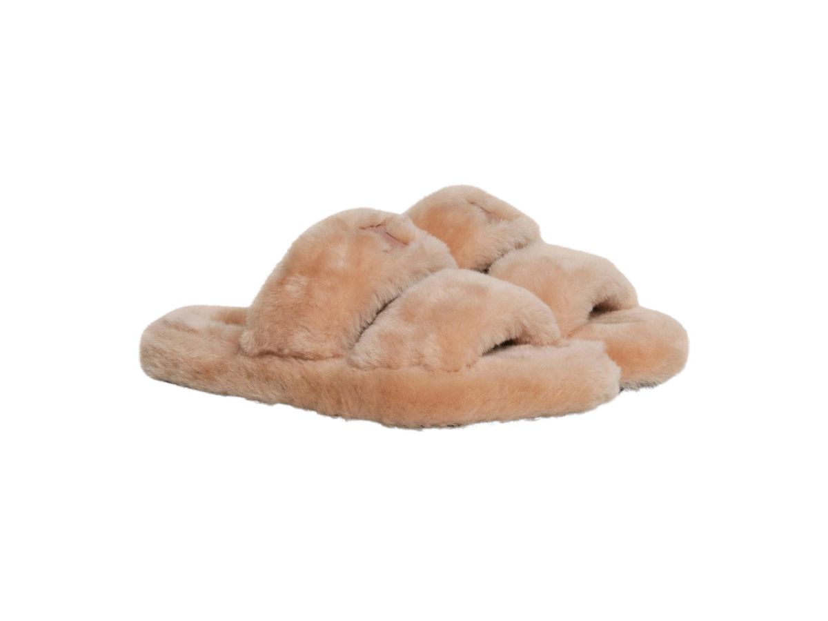 https://d2cva83hdk3bwc.cloudfront.net/celine-fur-slides-triomphe-in-shearling-light-pink--w--2.jpg