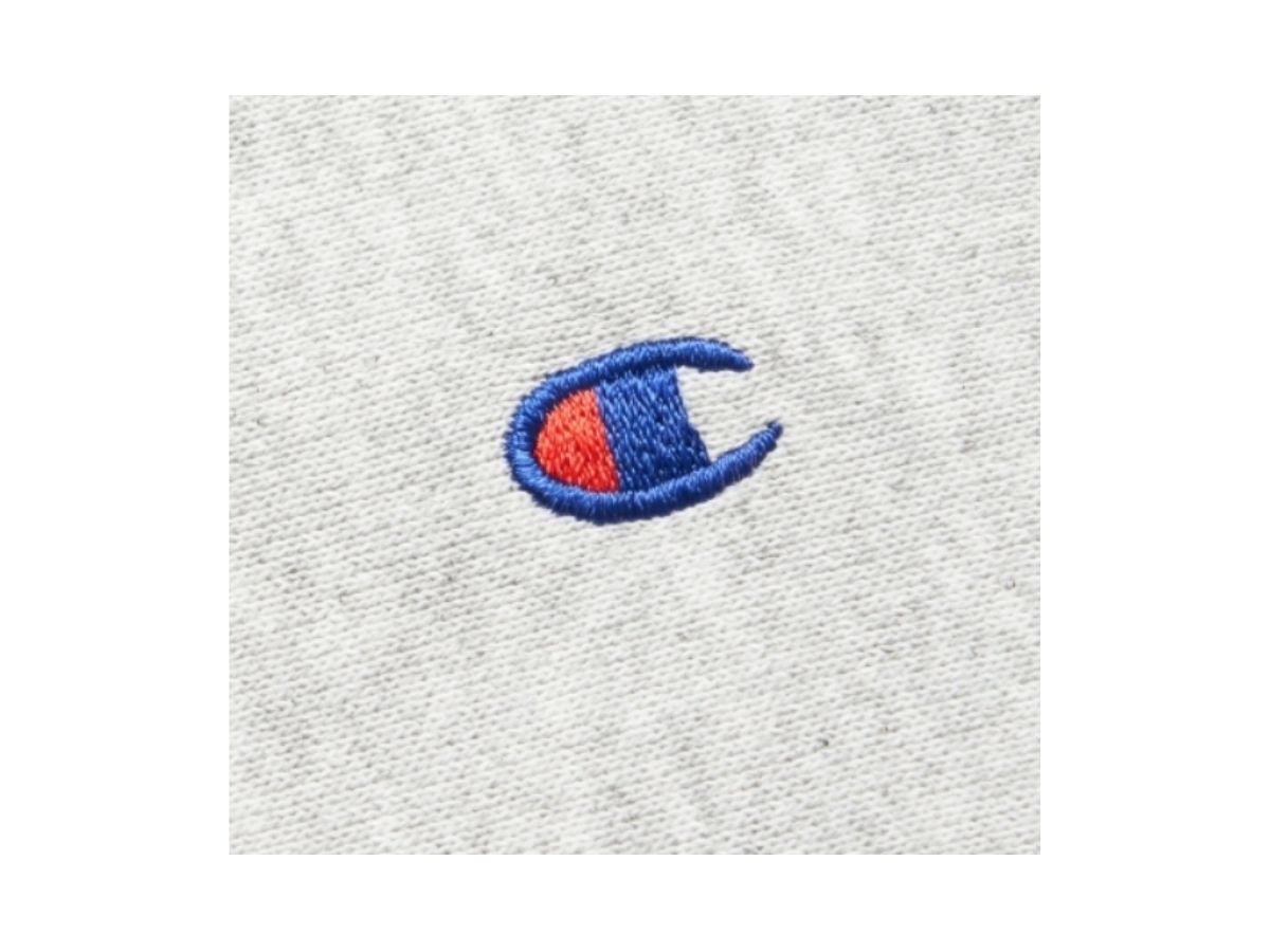 https://d2cva83hdk3bwc.cloudfront.net/champion-reverse-weave-mini-logo-sweatshirt-3.jpg