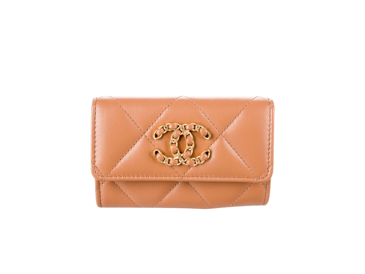 https://d2cva83hdk3bwc.cloudfront.net/chanel-19-flap-card-holder-in-lambskin-with-gold-metal-hardware-beige-1.jpg