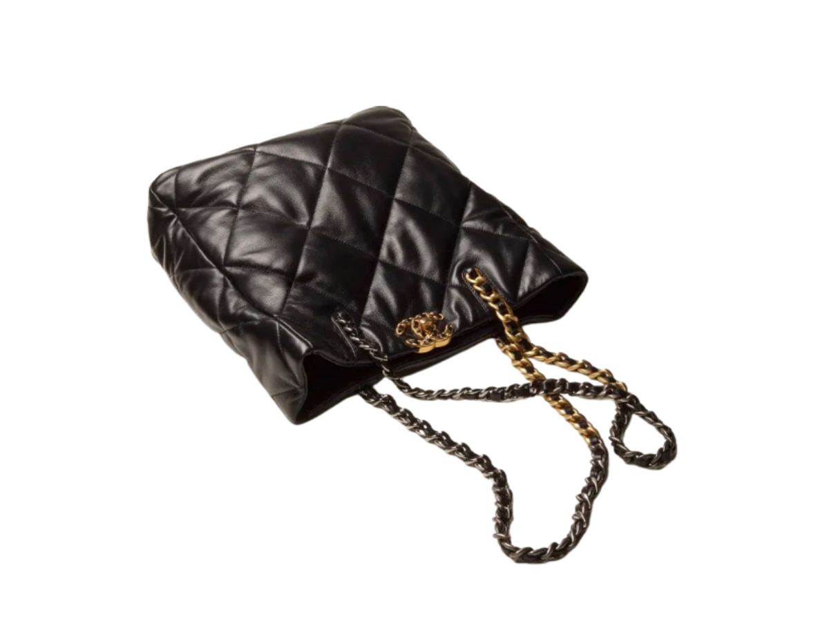 Chanel 19 clutch with chain - Shiny lambskin, gold-tone, silver