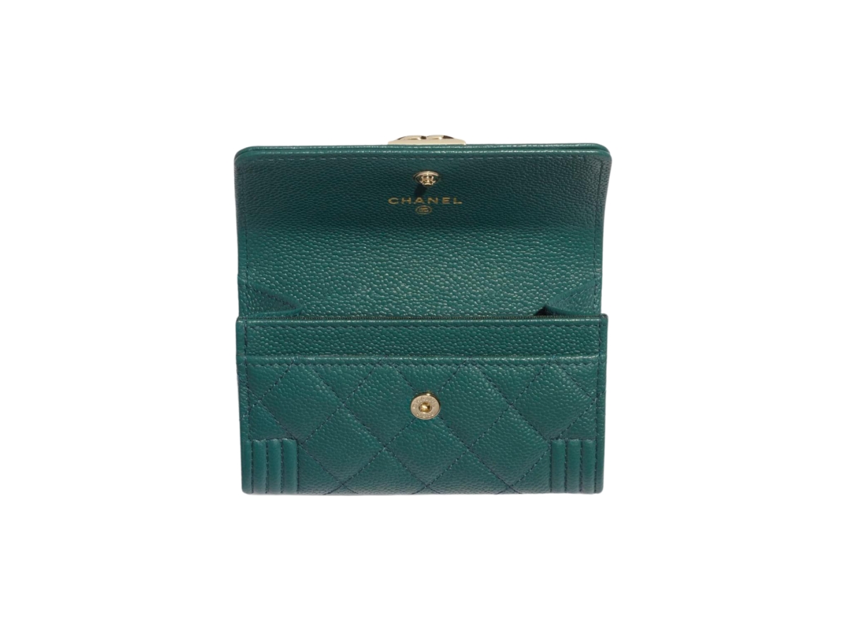 https://d2cva83hdk3bwc.cloudfront.net/chanel-boy-flap-card-holder-in-grained-calfskin-with-gold-tone-metal-turquoise-3.jpg