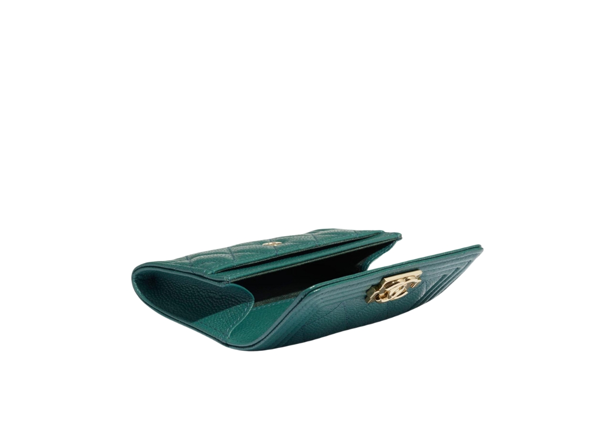 https://d2cva83hdk3bwc.cloudfront.net/chanel-boy-flap-card-holder-in-grained-calfskin-with-gold-tone-metal-turquoise-4.jpg