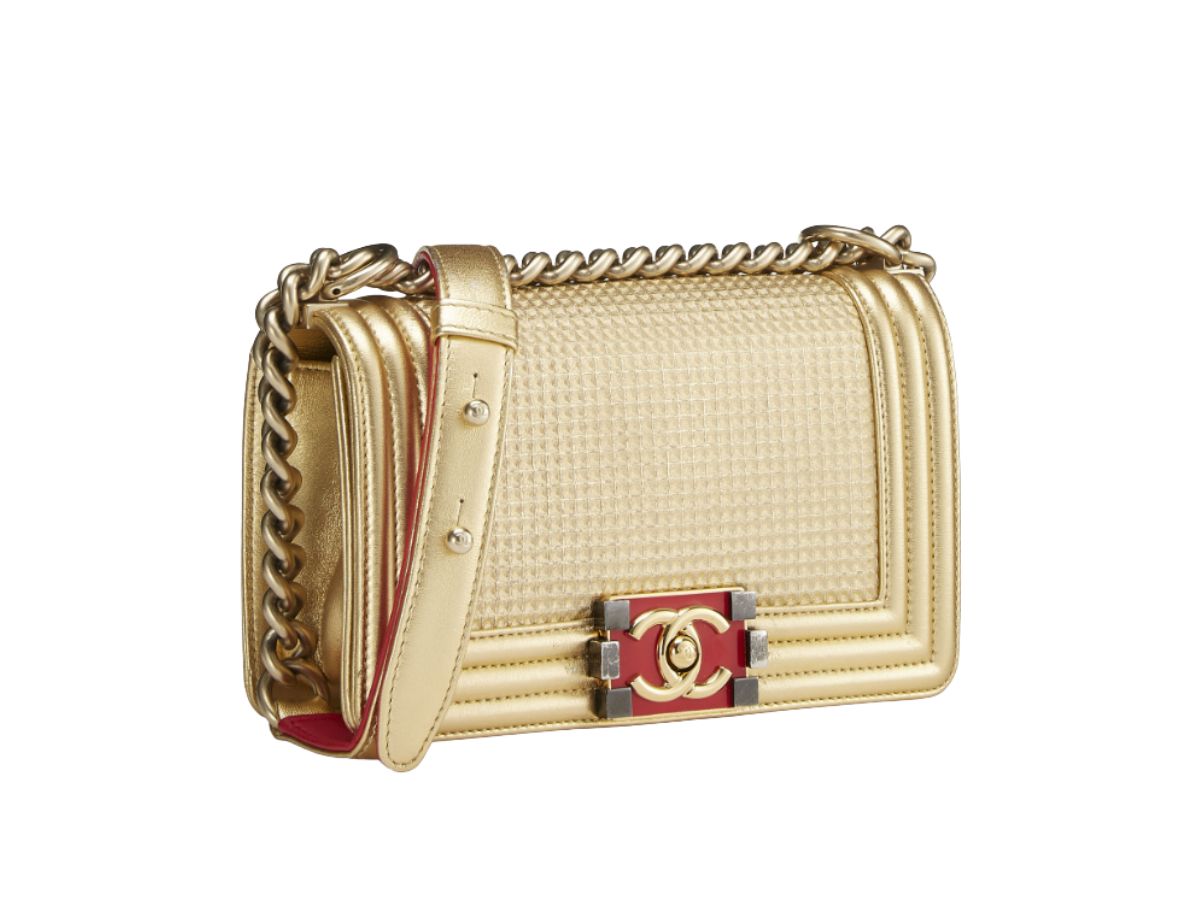 https://d2cva83hdk3bwc.cloudfront.net/chanel-boy-small-metallic-gold-3.jpg