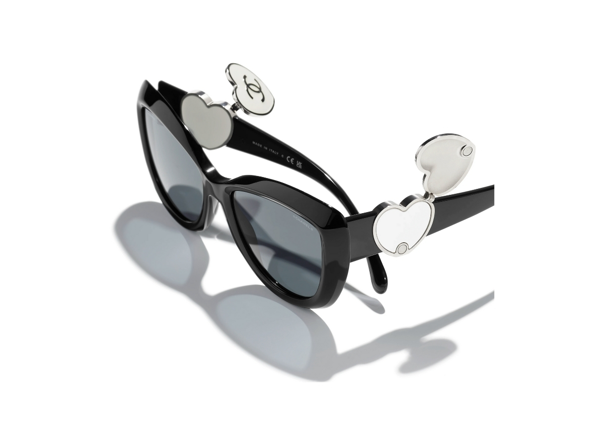 CHANEL Butterfly Sunglasses With Side Opening Heart Mirrors In Case Chanel Butterfly Sunglasses In Red Acetate Frame-Red Heart  main image 2
