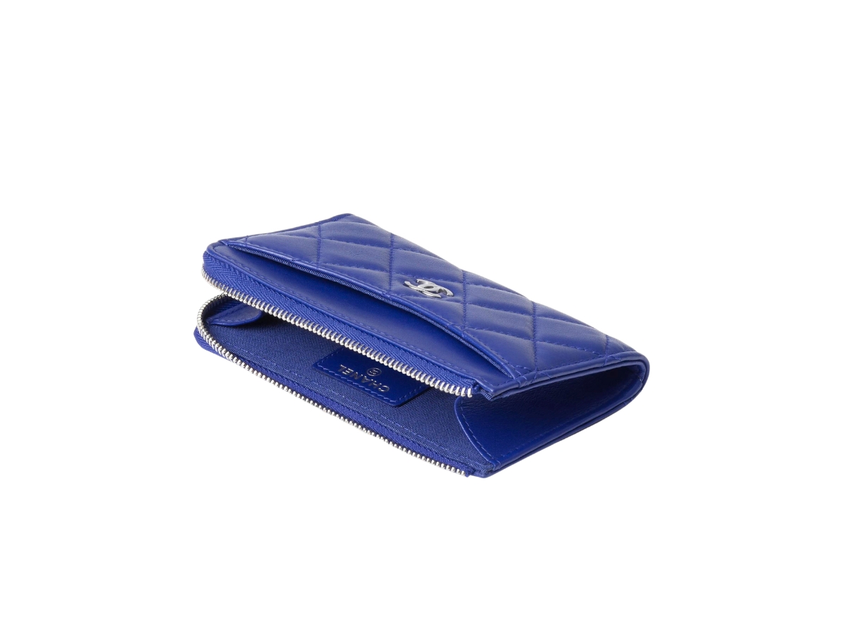 https://d2cva83hdk3bwc.cloudfront.net/chanel-card-holder-in-lambskin-with-silver-tone-metal-blue-2.jpg