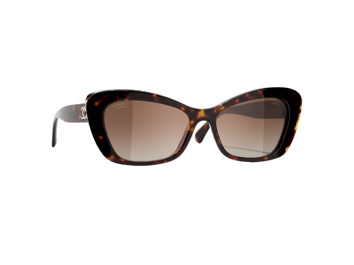 Brand New Chanel sunglasses Acetate & Glass Pearls
Dark Tortoise CHANEL Sunglasses: Square Sunglasses, acetate & glass pearls  main image 2