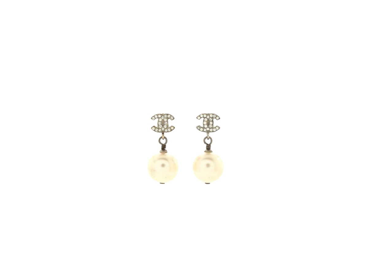 https://d2cva83hdk3bwc.cloudfront.net/chanel-cc-drop-earrings-in-metal-with-crystals-and-faux-pearls-1.jpg