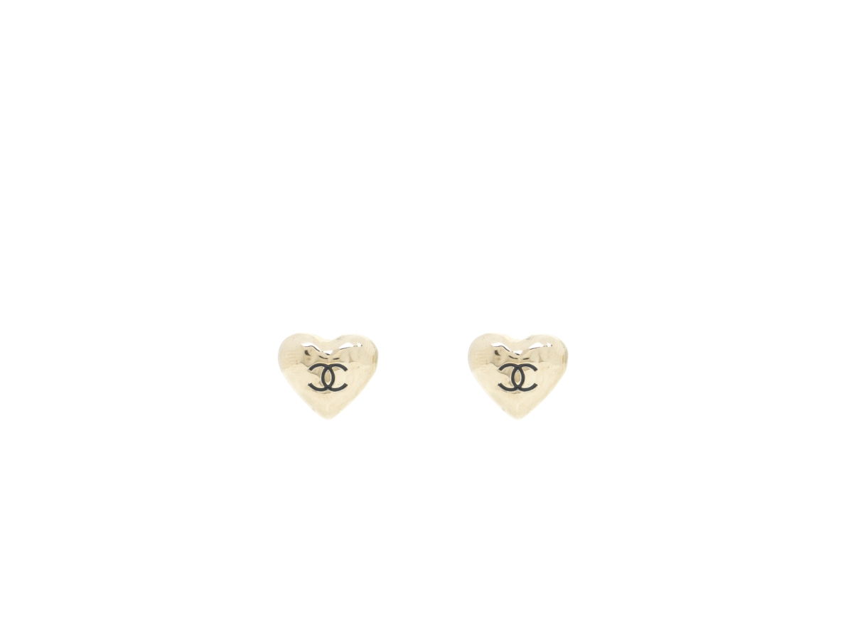 https://d2cva83hdk3bwc.cloudfront.net/chanel-cc-heart-earrings-in-gold-with-black-cc-logo-1.jpg