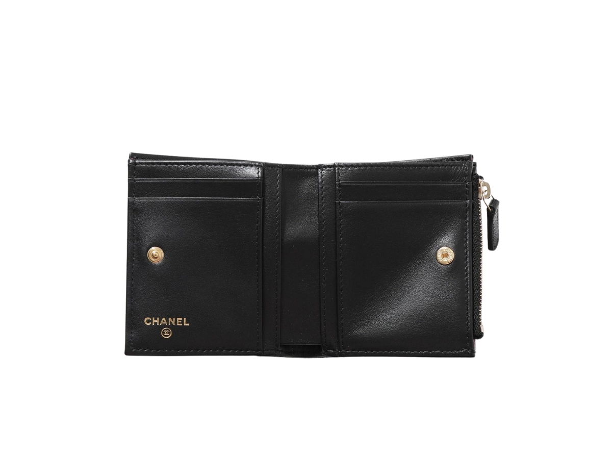https://d2cva83hdk3bwc.cloudfront.net/chanel-cc-wallet-in-grained-calfskin-with-gold-tone-metal-black-4.jpg
