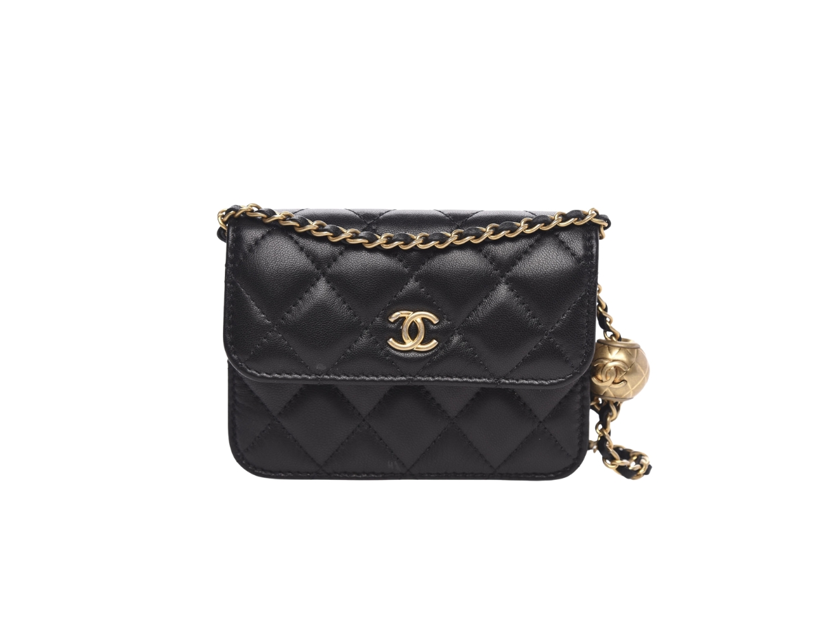 CHANEL Vintage Single Flap Lambskin Belt Bag in Black