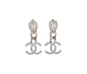 Buy Chanel Chain Drop Earrings In Light Gold-Pearly White And Crystal at Sasom – Authentic and Ready to Ship