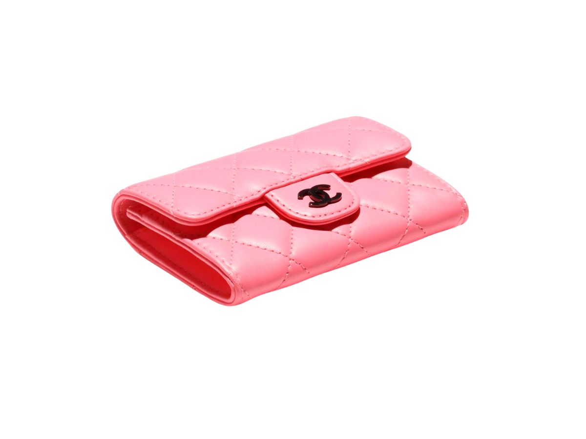 https://d2cva83hdk3bwc.cloudfront.net/chanel-classic-card-holder-in-lambskin-coral-pink-2.jpg