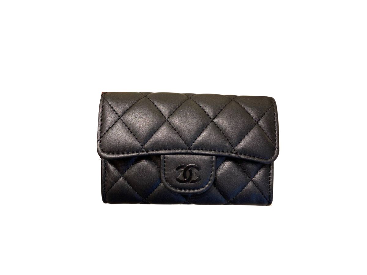 https://d2cva83hdk3bwc.cloudfront.net/chanel-classic-flap-card-holder-in-grained-calfskin-with-black-tone-metal-black-1.jpg